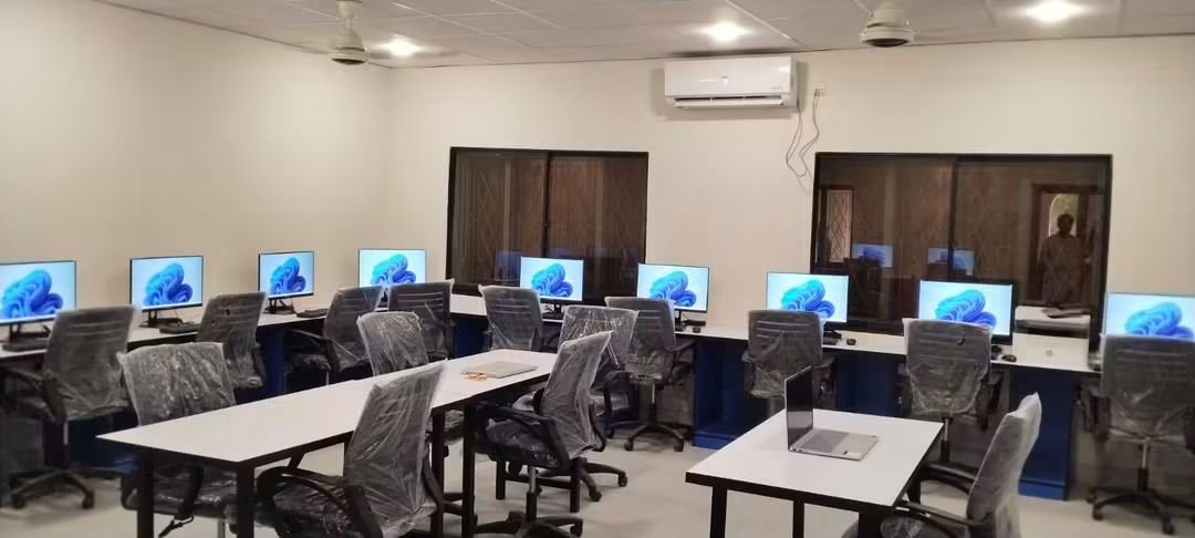 SELDGOS's tweet photo. A fully furnished #ComputerLab has been established at Government Girls Campus High School Pithoro, District #Umerkot, with the support of the Reform Support Unit (RSU), School Education & Literacy Department, Government of Sindh.
This initiative marks an important step towards digital empowerment, providing students with improved access to technology and creating opportunities for girls to develop essential digital skills for the future.
#GovernmentOfSindh #SELD #RSU #SindhEducation #GirlsEducation #DigitalEducation #EmpoweringGirls #SindhSchoolsReimagined #GovernmentOfSindh @sardarshah1
@BBhuttoZardari @MuradAliShahPPP
