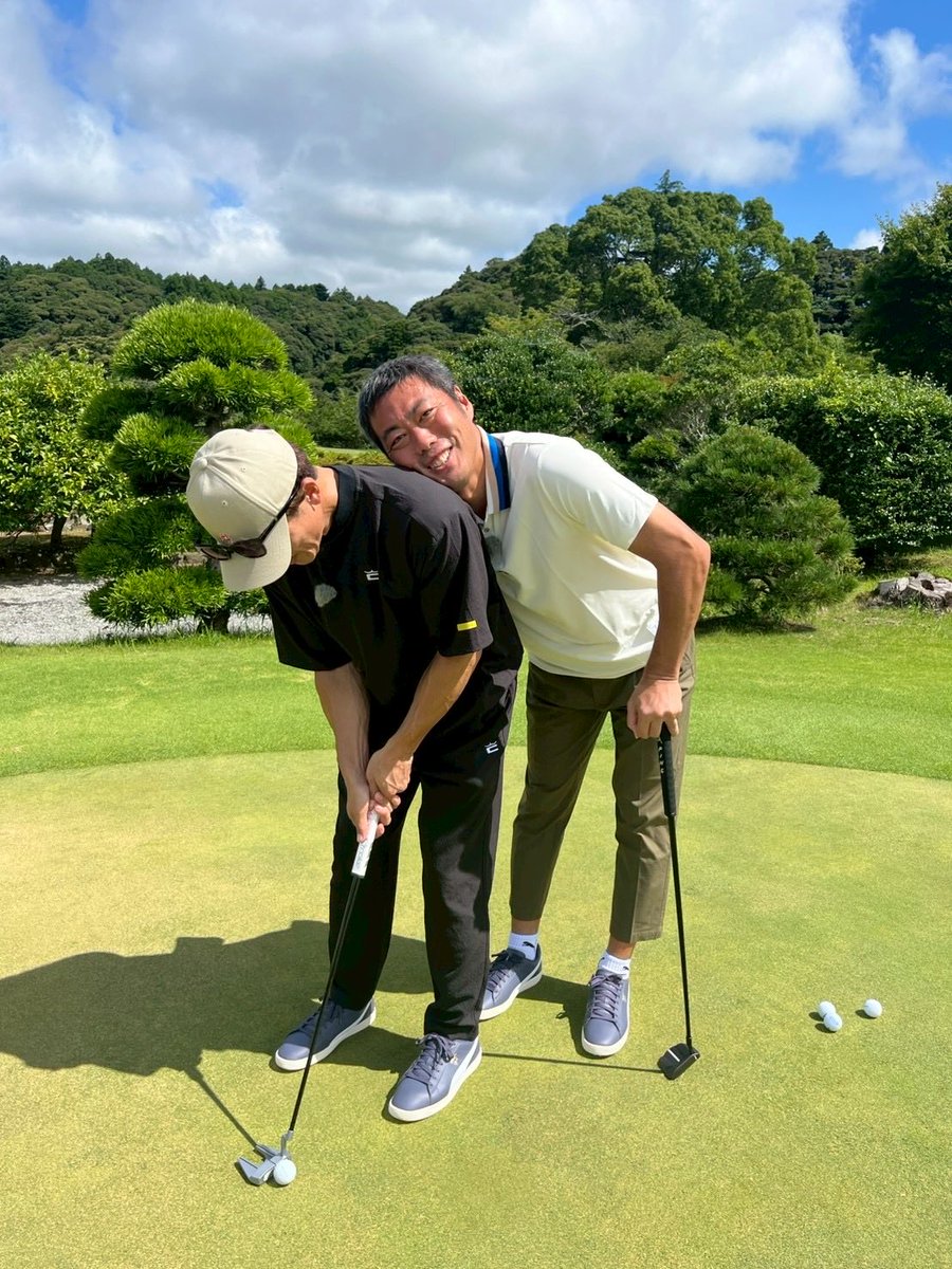TeamUehara's tweet photo. パター練習‼️⛳️

上原浩治＆松井稼頭央が登場！　同級生の元メジャーリーガーがゴルフで激突

https://t.co/t09LAjRzFk…

#golfnetwork_jp https://t.co/yDmigK55S9