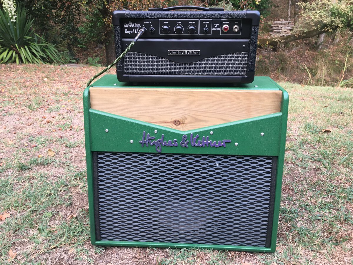 JuliuZ336039242's tweet photo. Big Custom made in France, un vieux Warp7 devient une Baffle 1X12 éminence redoutable ! Et un combo Peavy a bout de souffle devient une tête à lampe de Classe A, mangeuse de pédale 😁👍, j'aime aussi travailler l'esthétique quelque soit mon oeuvre ✌️😁😁⚡️🇫🇷 https://t.co/FHJnL9SUkS