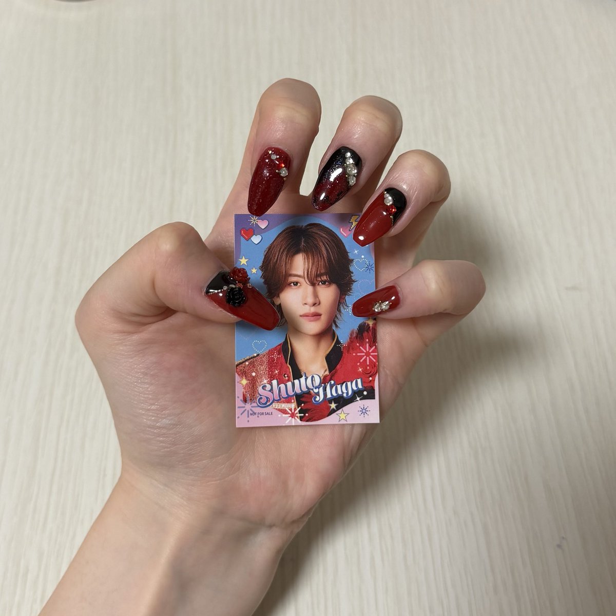 s_ae3o's tweet photo. プレサは外れたけど、激かわネイルになったのでるんるん🎶

ダバダの画像見せてネイリストさんに丸投げしたのに天才すぎてほんまありがとう😭😭 https://t.co/34ymWhitWE