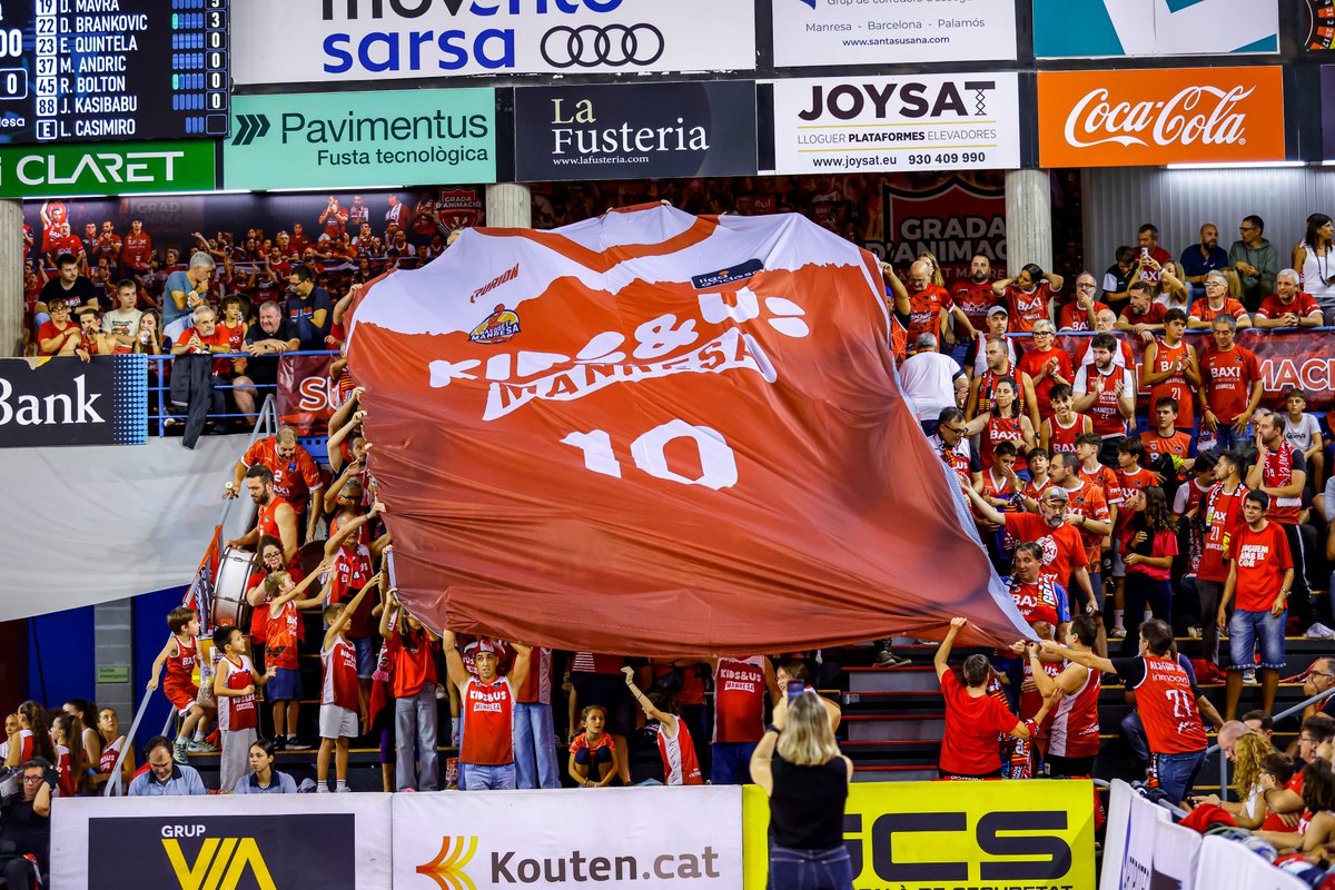 basketlover's tweet photo. Enhorabuena, @BasquetManresa, habéis encontrado una camiseta que le entre a @Pierre_Oriola 🤣

#LigaEndesa https://t.co/D76LlyoRnr