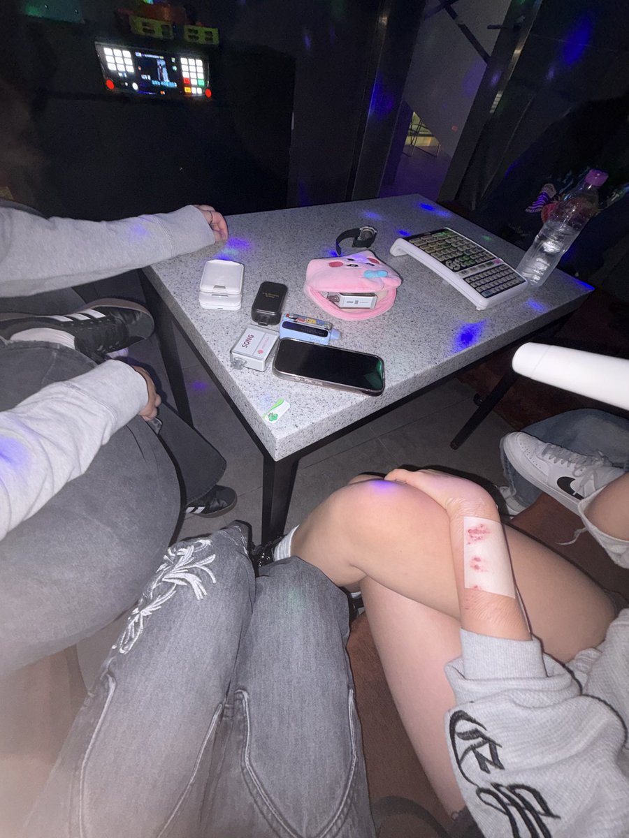 h2xxyzn's tweet photo. 담에나랑맞담하쟈 https://t.co/oHj8vkjmB9