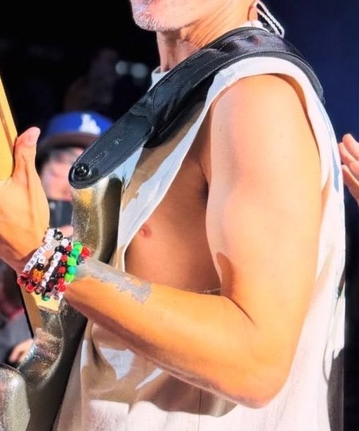 tsiepppppmf's tweet photo. my chemical bicep https://t.co/7ERidGtwWS