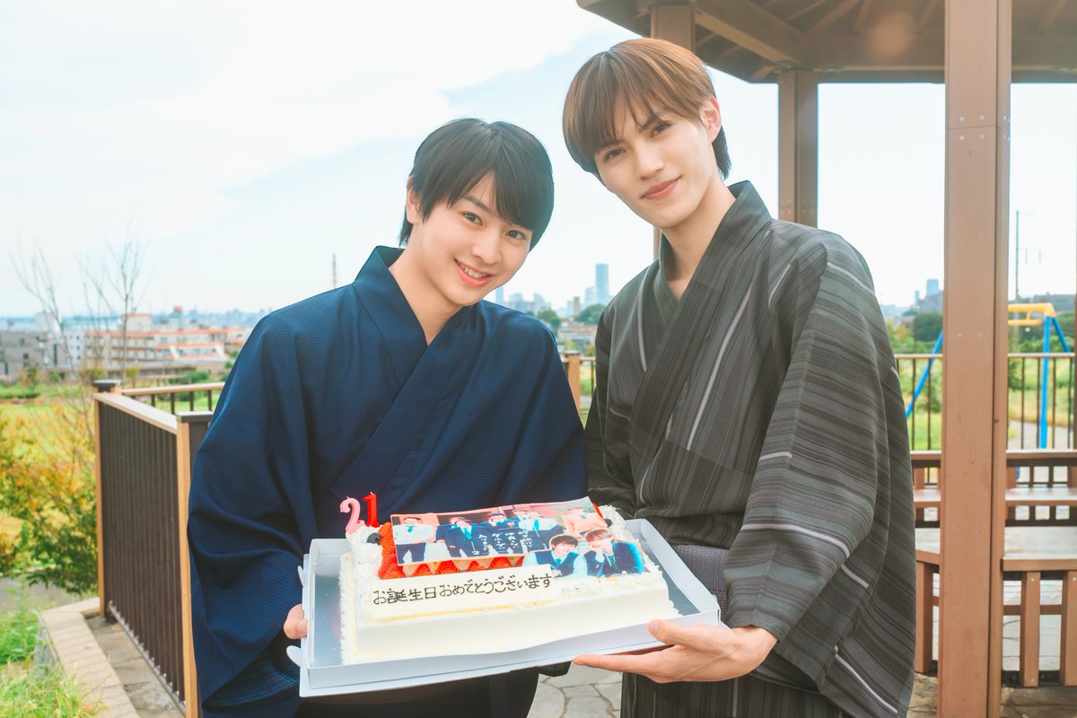 abc_mgzn's tweet photo. 藤本洸大『修学旅行で仲良くないグループに入りました２』撮影現場で21歳の誕生日をサプライズでお祝い！ 「2年連続、この現場でお祝いしていただき本当に嬉しい」
#修学旅行で仲良くないグループに入りました２
#藤本洸大　#簡秀吉
https://t.co/bidpqcWnOP https://t.co/pmarb5LXp4