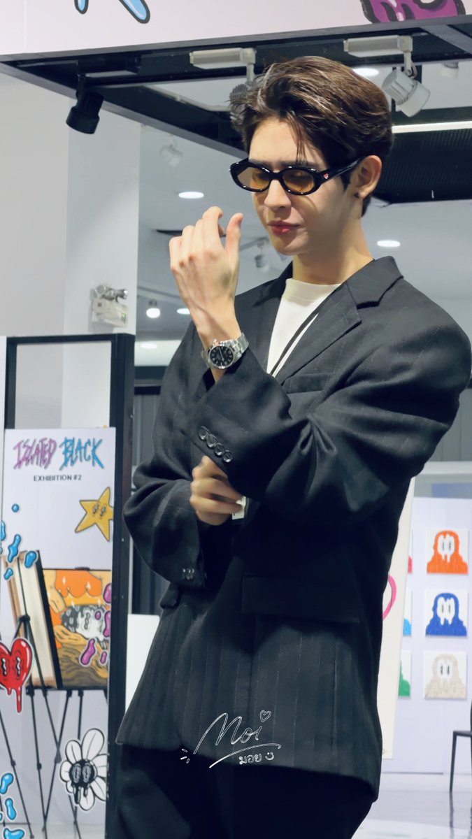 moi86400's tweet photo. James looks incredibly sharp and has so much swag in this outfit. 🖤

ISOLATED BLACK EXHIBITION 2 D1
#isolatedblvck2
#JamesSu https://t.co/TmE52r0Xiw