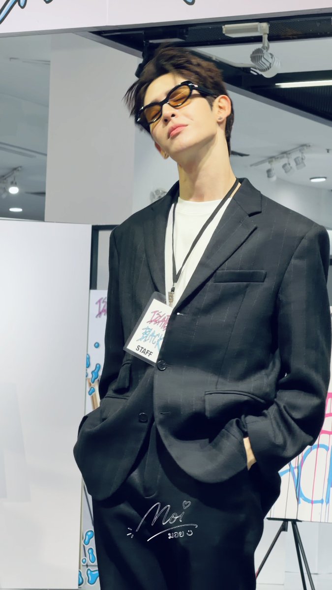 moi86400's tweet photo. James looks incredibly sharp and has so much swag in this outfit. 🖤

ISOLATED BLACK EXHIBITION 2 D1
#isolatedblvck2
#JamesSu https://t.co/TmE52r0Xiw