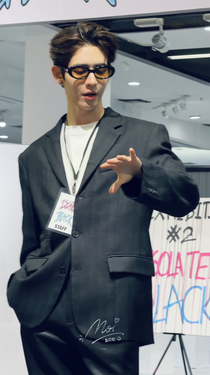 moi86400's tweet photo. James looks incredibly sharp and has so much swag in this outfit. 🖤

ISOLATED BLACK EXHIBITION 2 D1
#isolatedblvck2
#JamesSu https://t.co/TmE52r0Xiw