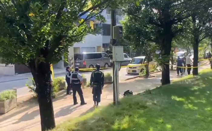 archie_jp's tweet photo. 那覇市のホテルで女性が米兵に殺害された事件。地元も地元、現場検証されてた公園はもちろん、現場のホテルなんてジャングルジムのように壁をよじ登って遊んでた場所なので「懐かしいな〜、風景変わってないな〜」という気持ちでニュースを見ている。 https://t.co/tBjex9Rhvk