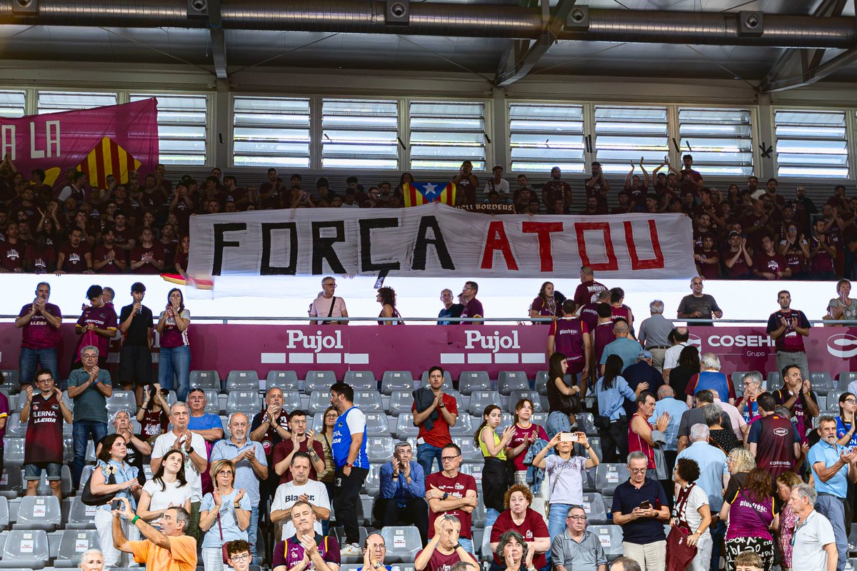 basketlover's tweet photo. Lleida está contigo, Atou ❤️‍🩹

@flleida | #LigaEndesa https://t.co/0omShPOCWT