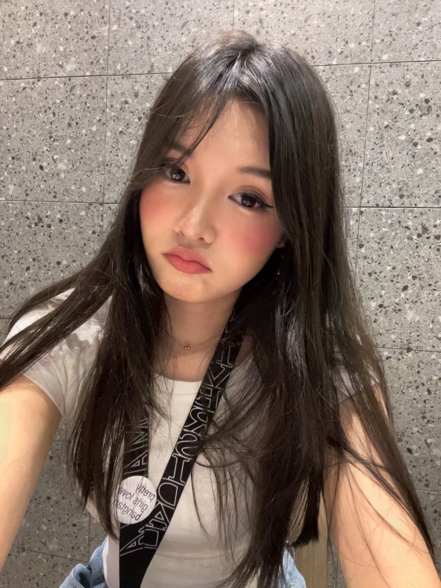 yoonginnah's tweet photo. hii?? 🥴

#arsd #armyselcaday #yoongi https://t.co/F23MG5G9Ze