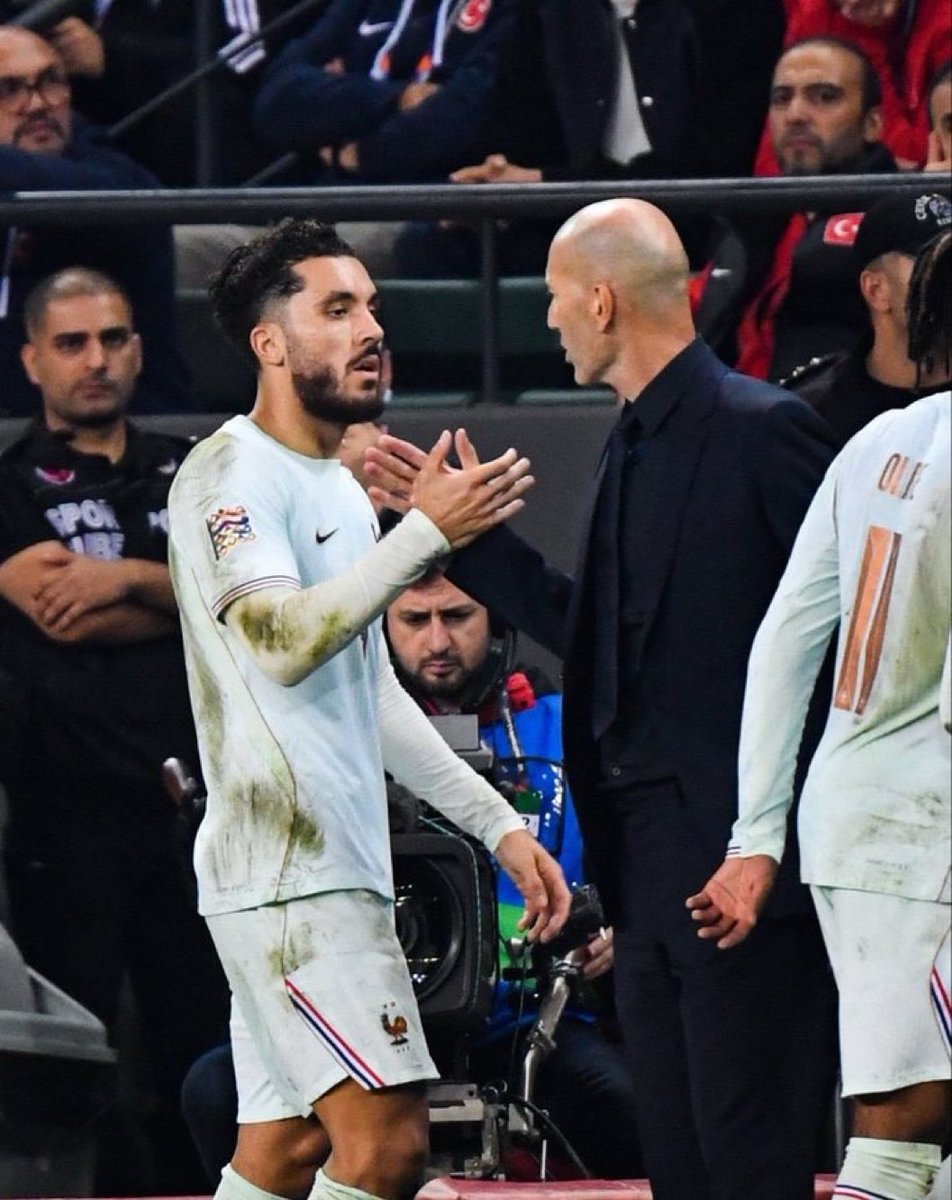 Zone_pitch's tweet photo. 🚨 𝗡𝗘𝗪: Rayan Cherki: "We have a great relationship with Zidane, and that's the case with ALL THE PLAYERS."

"Zidane has treated players in the same way. He chats with everyone about the weather and many things." https://t.co/euEZ63iWD5