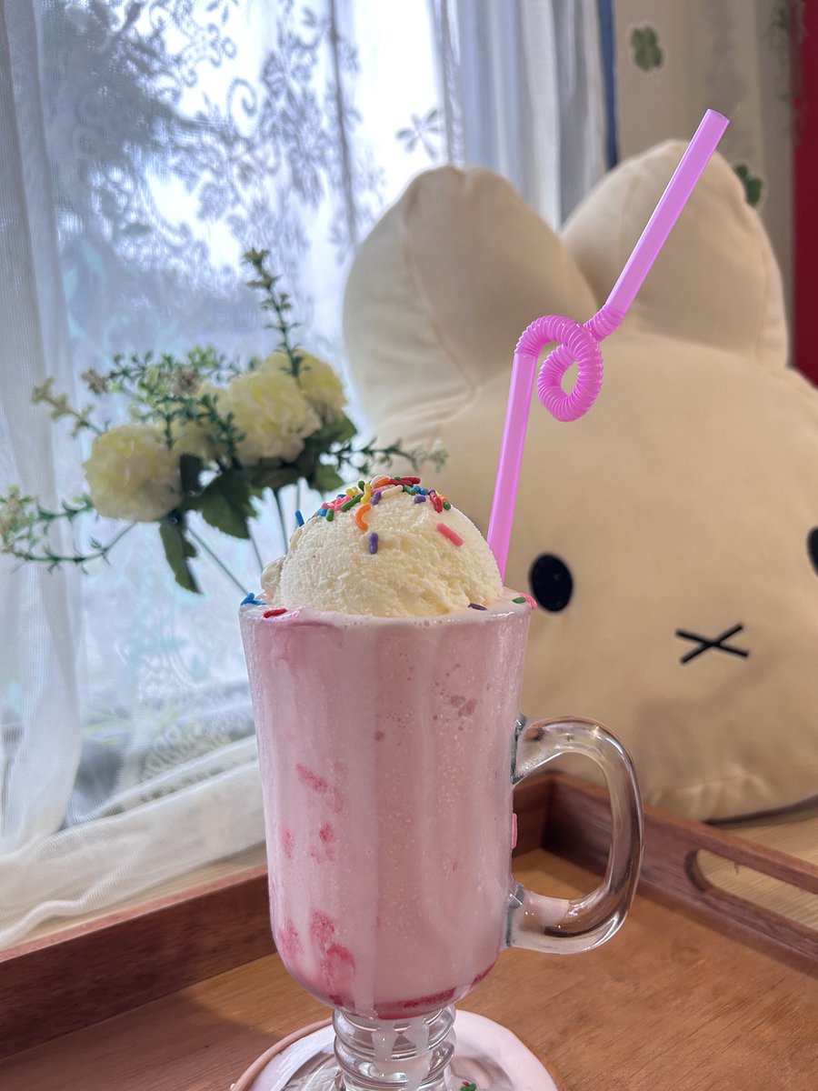 ChogoPoint_Bgr's tweet photo. Halo semuaa! 

Salam kenal ya, kami Chogo Point! Mini cafe yang ada di daerah Bogor, tepatnya di dalam Perumahan Budi Agung, Gang Sengon. 

Buat yang tertarik ngadain event fancafe atau event intimate kayak bridal shower dan birthday party boleh banget DM ya. https://t.co/9Eafzhp6tJ