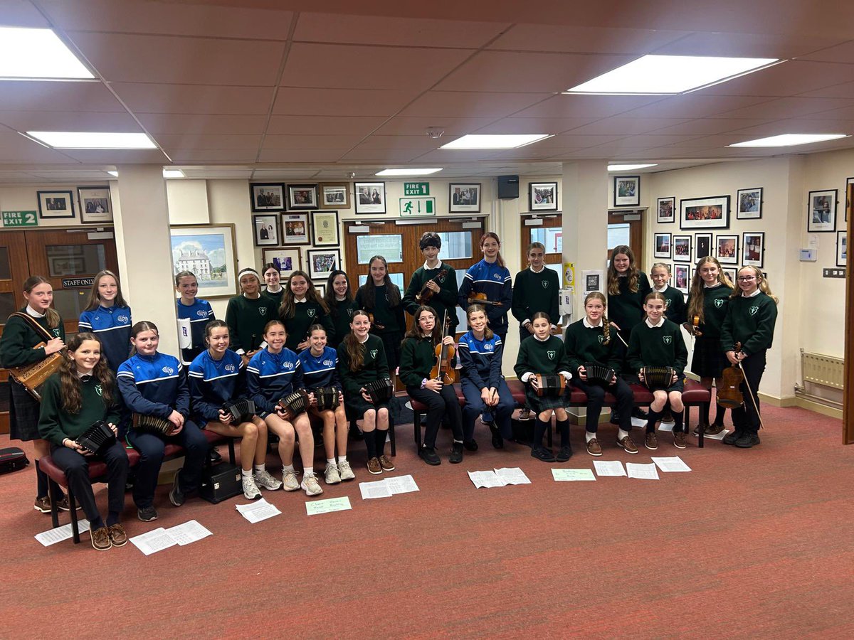 colaiste_muire's tweet photo. A massive thank you to our trad’ musicians, students &amp; teachers, for 3 fantastic sessions of music today, raising funds for Clare Haven House! 🎶 We were delighted to welcome retired colleague Colette Redington, a founding member of the charity. 💚 https://t.co/jYULj34qth