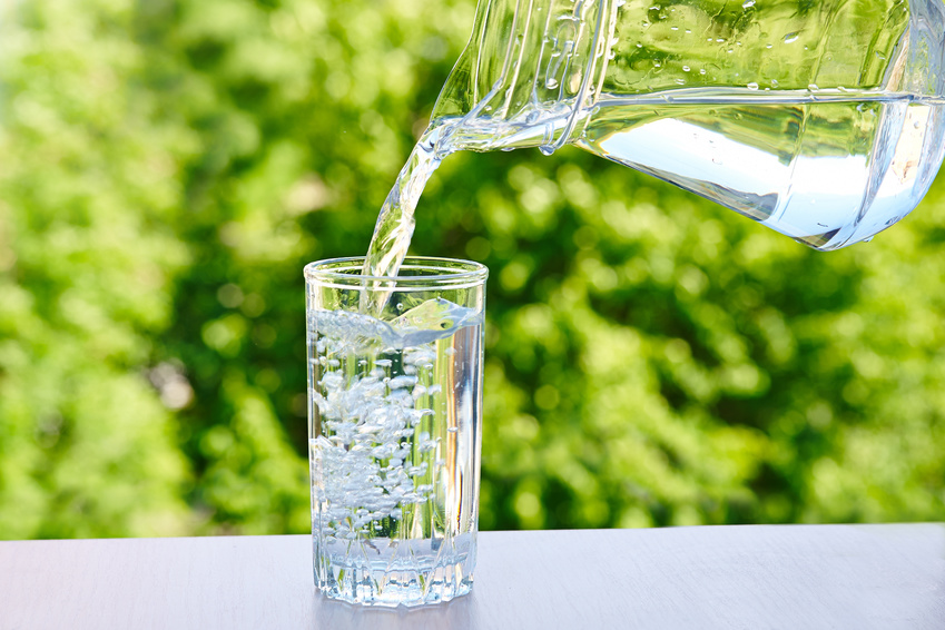 com_planchez's tweet photo. L'eau du robinet à Planchez peut avoir un goût de terre à cause de la sécheresse, mais elle reste potable et sans risque pour la santé. Astuce : laissez-la reposer au frais ! https://t.co/stpOP1A2ae