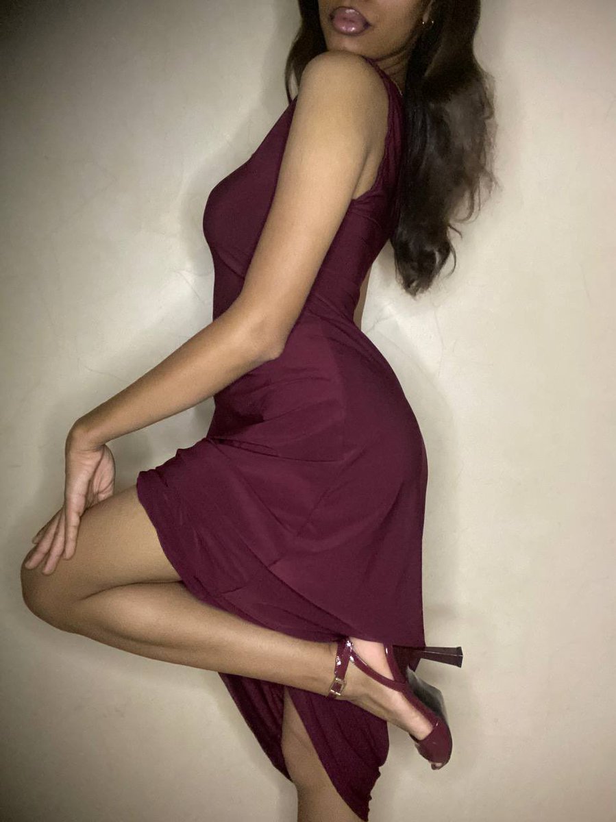 Secret_Sara_'s tweet photo. Love this dress https://t.co/qkcLeFM5J5