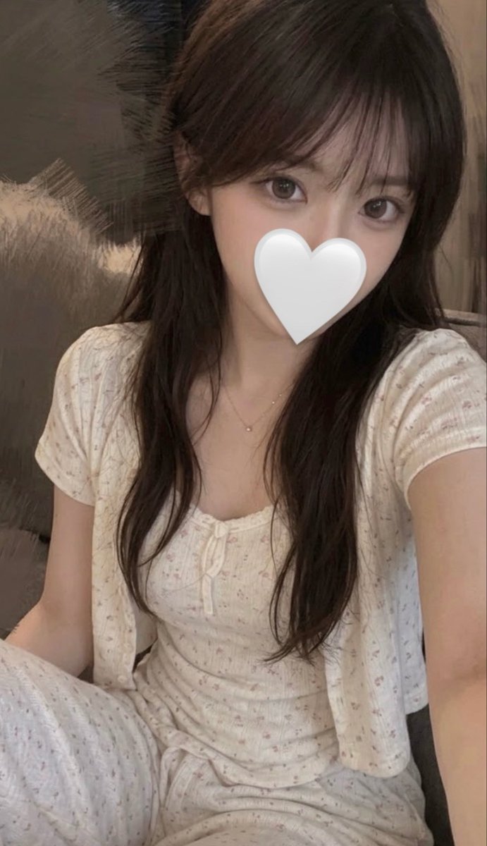 honoka3dn's tweet photo. 今日もお仕事お疲れ様〜
実は明日から、今月の本番に向けた特別な投稿をスタートするんだけど..正直ちょっと恥ずかしくてドキドキしてるの🫣💭
明日ちゃんと一番最初に見て味方になってくれる....？
約束してくれる人はリプで教えてね♥ https://t.co/WZ3UygPEzF