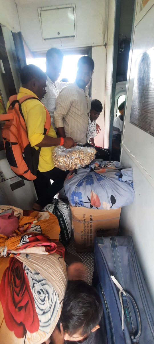 gufransyeed's tweet photo. NO RESPONSE BY RAILWAY
sleeper coach blocked by anauthorise passengers,seat block,toilet block
train: 20802
Pnr :2463353462
@IRCTCofficial  @RailMinIndia @RailMadad https://t.co/bHtLPkZlzX