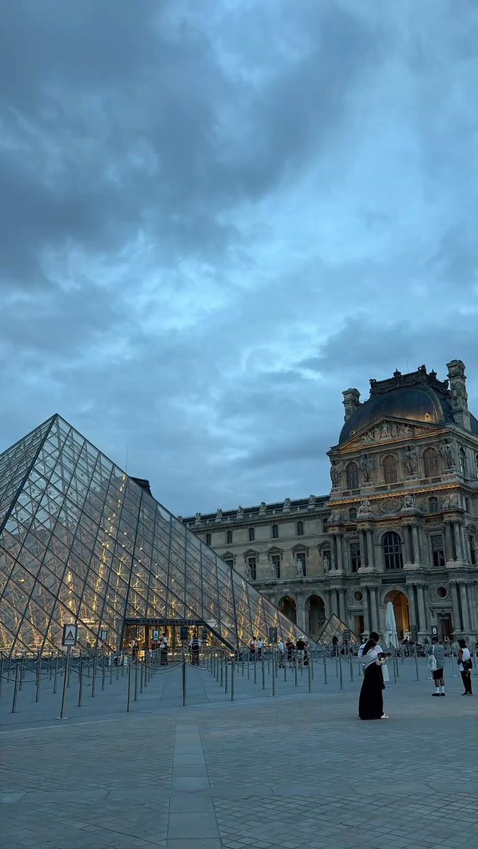 earthviewss1's tweet photo. Paris, France 🇫🇷 https://t.co/GNwXkCCoKE
