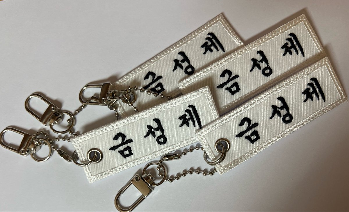 ddoo7i's tweet photo. #RT 안녕하세용 .. ♡ 
100팔 기념 (쪼끔많이늦었지만..😅)
RT 해주신 분들 중 총 4분께 강학고 금성제 명찰키링을 드립니다 // RT만 해주세요 .’ (팔로우안하셔두댑니다)
반택비는 다 제가 부담합니다💕
당발은 한글날에 할게용 많은 관심 부탁드려요 (제~발) https://t.co/WQMcZ9tUkM
