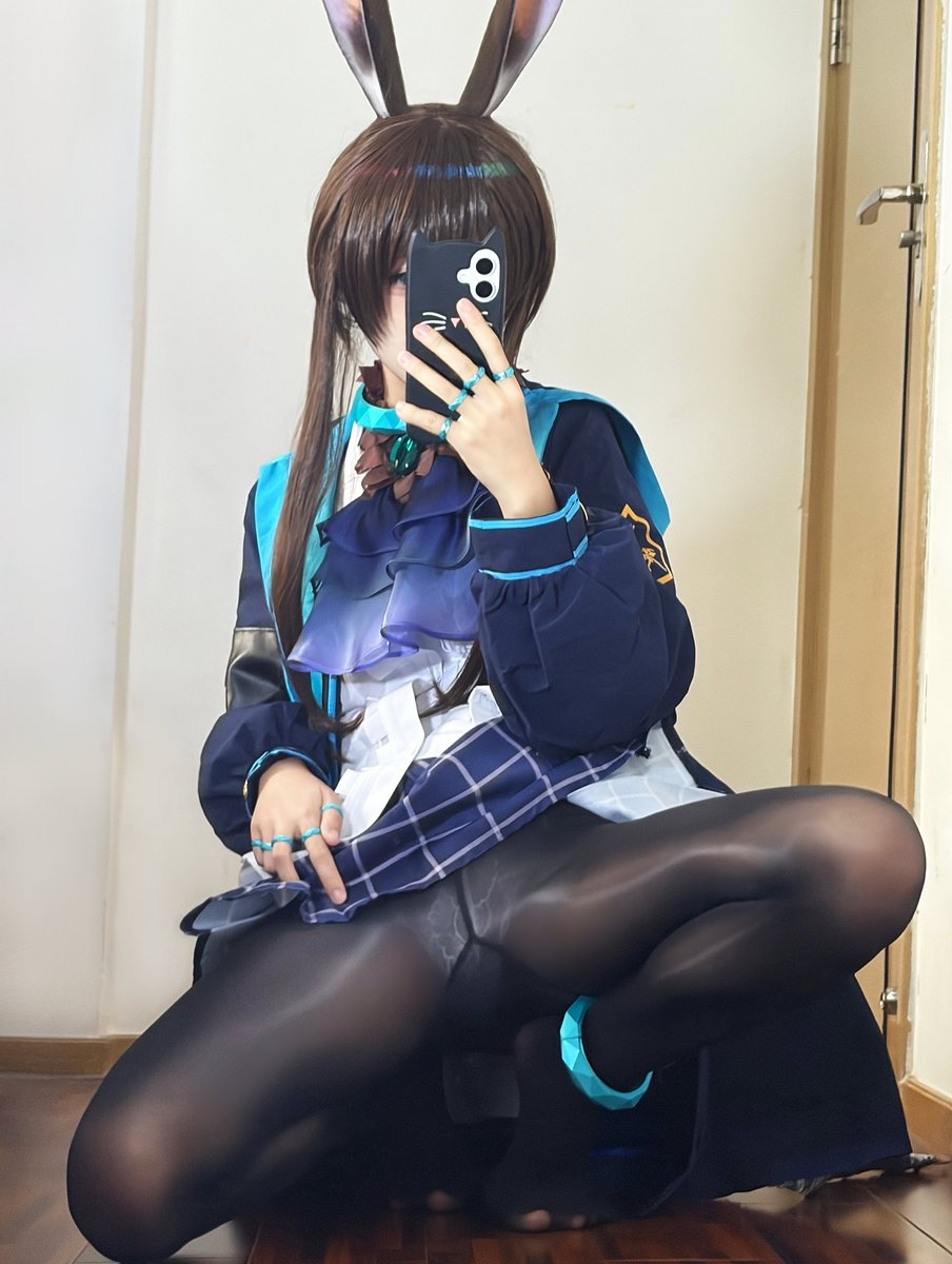 アークナイツ アーミヤ風のウサギ耳コスプレ(黒タイツ・自撮り)