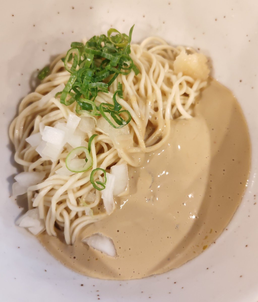 09_comomo613pom's tweet photo. 新しい限定になってた🥳🎶
#麺やでこ さんへ

☆追い煮干しニンニク

前回は生姜、今回はニンニクぅ🧄😤
基盤の追い煮干しがピシャリ❗️とキマって、
ほわわんニンニクがコクと深みを増す〜🤤✨

パッツン麺の濃ゆ〜い牡蠣和え玉も、
ちょいニンニクで、病みつき沼にハマりそう…🤭

ごちそうさまでした https://t.co/mxloKjqMvw