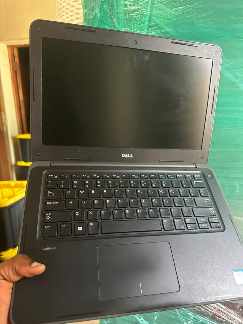 Copystanley1's tweet photo. Dell Latitude 3380
7th Gen
Core i5 processor 
8GB RAM
256 SSD
Long lasting battery 🔋
With original Charger 

Only ₦220k

Location: Port Harcourt https://t.co/SwNAd6zAAP