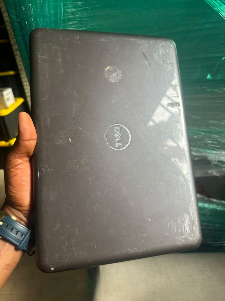 Copystanley1's tweet photo. Dell Latitude 3380
7th Gen
Core i5 processor 
8GB RAM
256 SSD
Long lasting battery 🔋
With original Charger 

Only ₦220k

Location: Port Harcourt https://t.co/SwNAd6zAAP