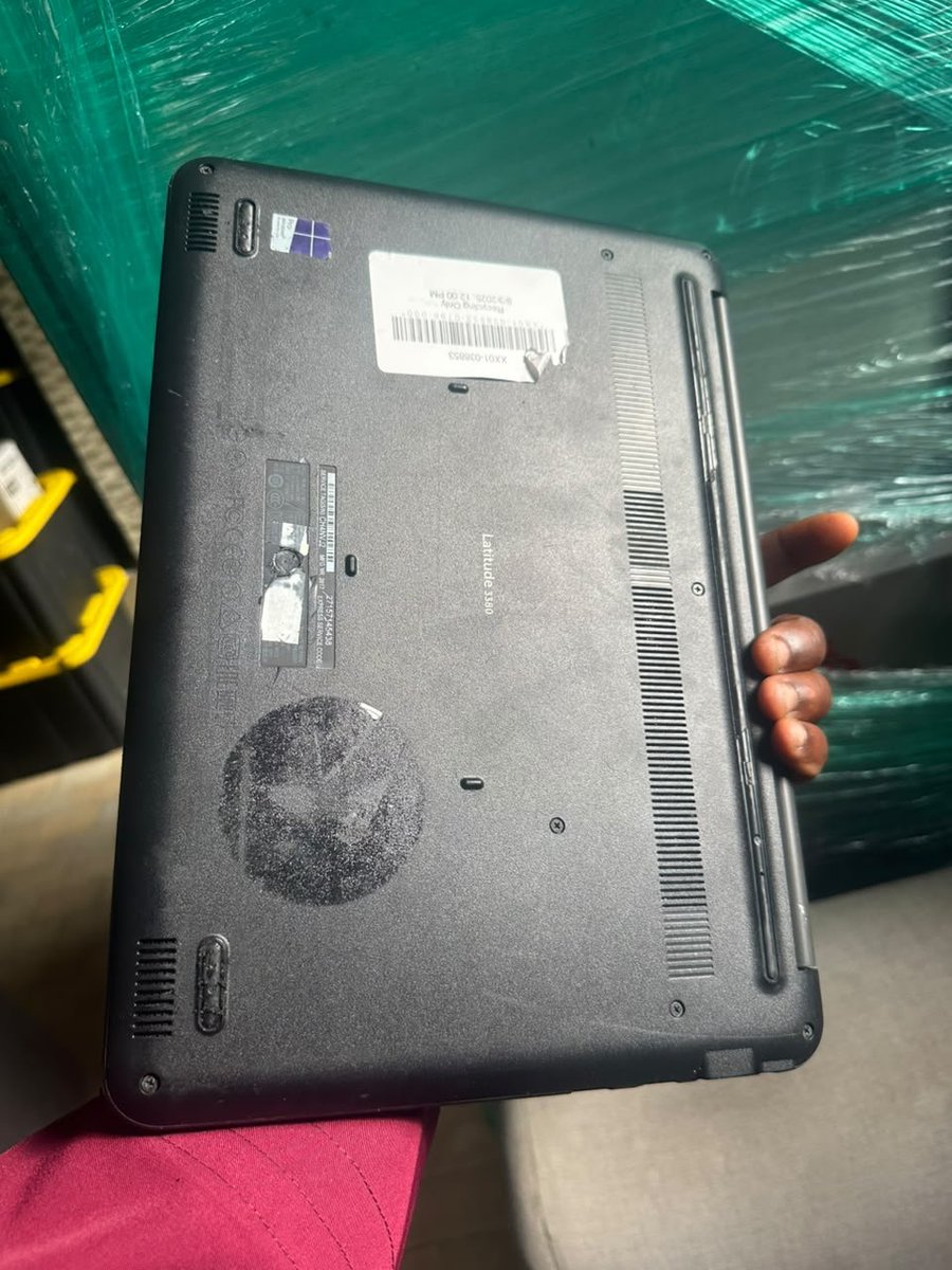Copystanley1's tweet photo. Dell Latitude 3380
7th Gen
Core i5 processor 
8GB RAM
256 SSD
Long lasting battery 🔋
With original Charger 

Only ₦220k

Location: Port Harcourt https://t.co/SwNAd6zAAP
