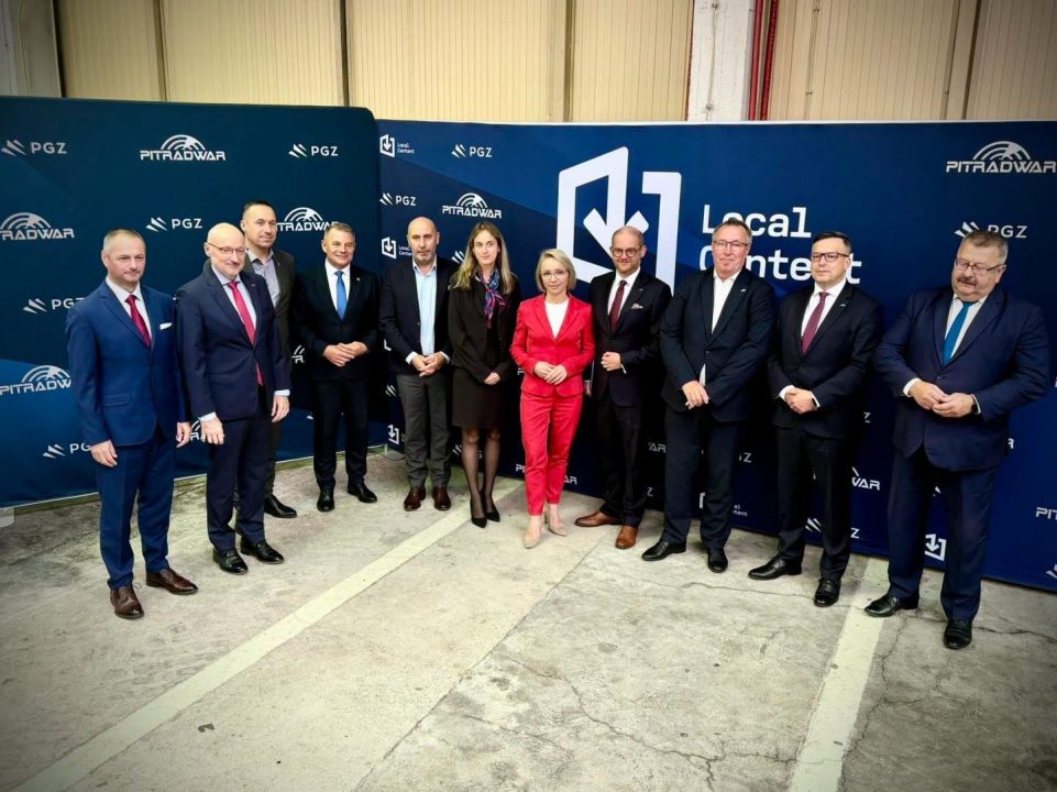 AltairAgencja's tweet photo. PIT Radwar podpisał z Grupą KDM umowę dotyczącą realizacji prac projektowych i budowlanych na terenie zakładów przedsiębiorstwa w Czernicy na Dolnym Śląsku.
https://t.co/0jO4C1J7Ce
@AltairAgencja #Infrastruktura #Przemysłzbrojeniowy #PITRadwar https://t.co/QtdZaZrP3W