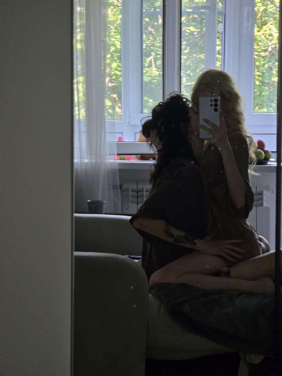 lushkisses3's tweet photo. pull me on your lap and hold me like this ~ #wlw https://t.co/0HumGBR6Ci