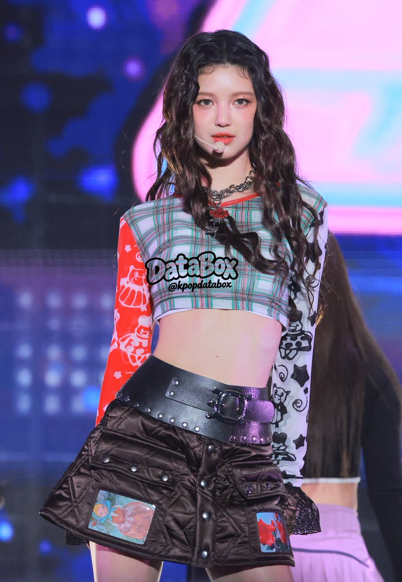 kpopdatabox's tweet photo. 231010 Danielle at The Fact Music Awards TMA 

#NEWJEANS #뉴진스 #다니엘 #DANIELLE #ダニエル
#Kpop #4K https://t.co/jNn5CkftmP