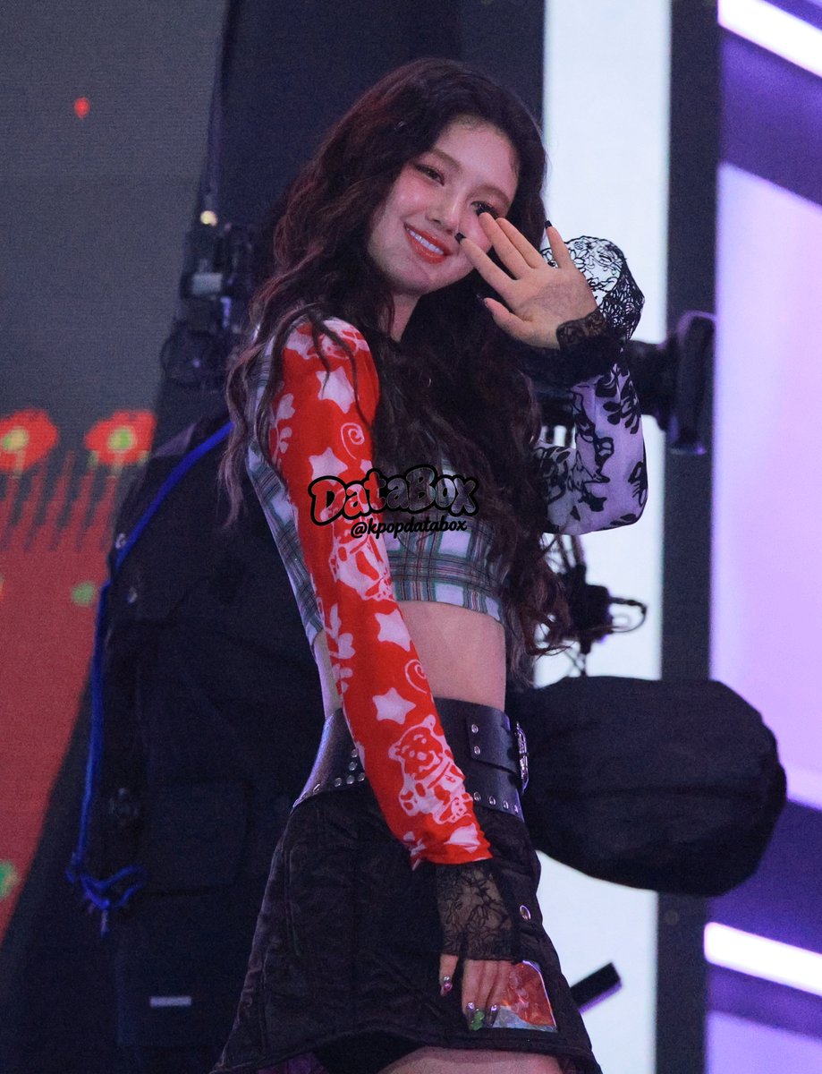 kpopdatabox's tweet photo. 231010 Danielle at The Fact Music Awards TMA 

#NEWJEANS #뉴진스 #다니엘 #DANIELLE #ダニエル
#Kpop #4K https://t.co/jNn5CkftmP