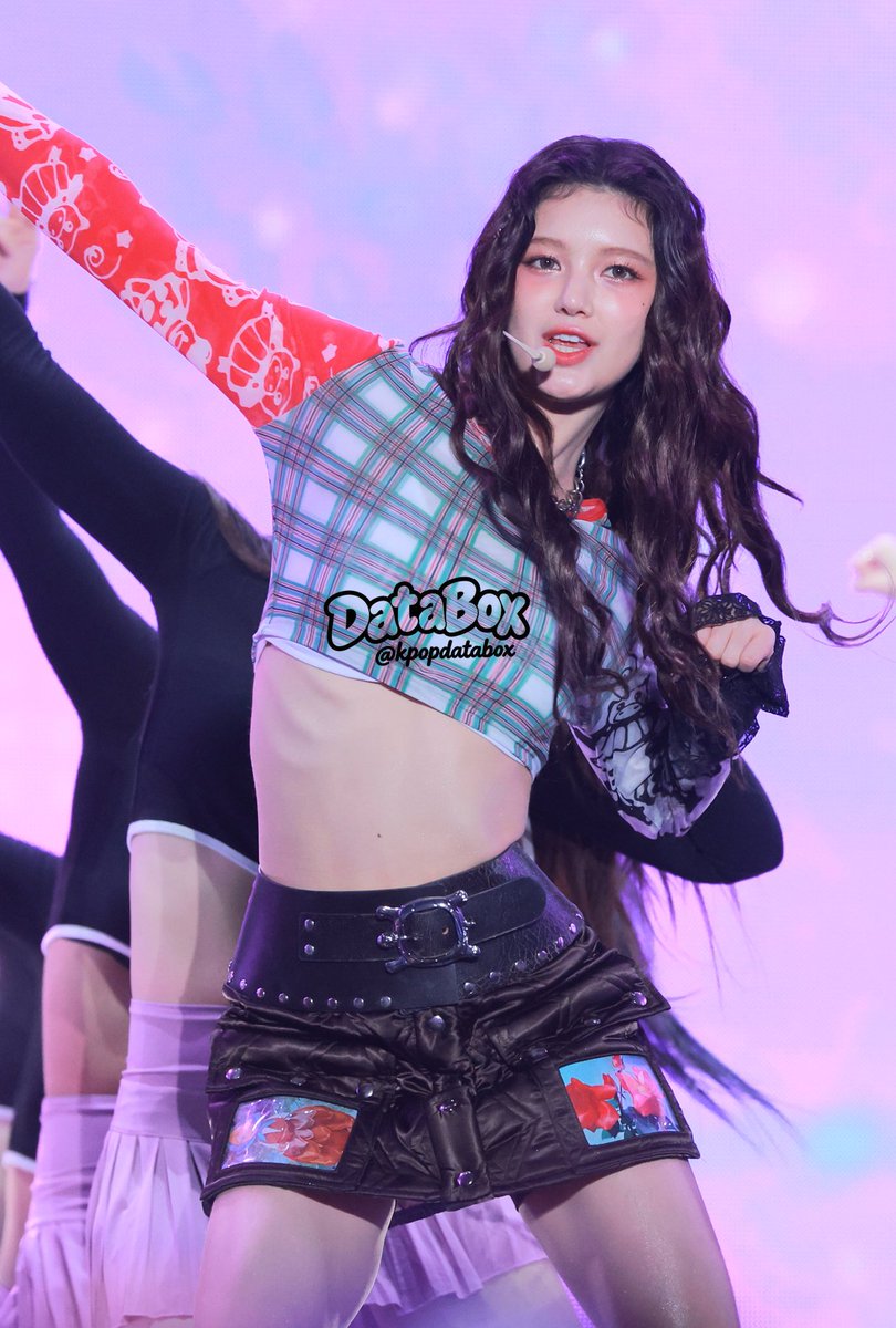 kpopdatabox's tweet photo. 231010 Danielle at The Fact Music Awards TMA 

#NEWJEANS #뉴진스 #다니엘 #DANIELLE #ダニエル
#Kpop #4K https://t.co/jNn5CkftmP