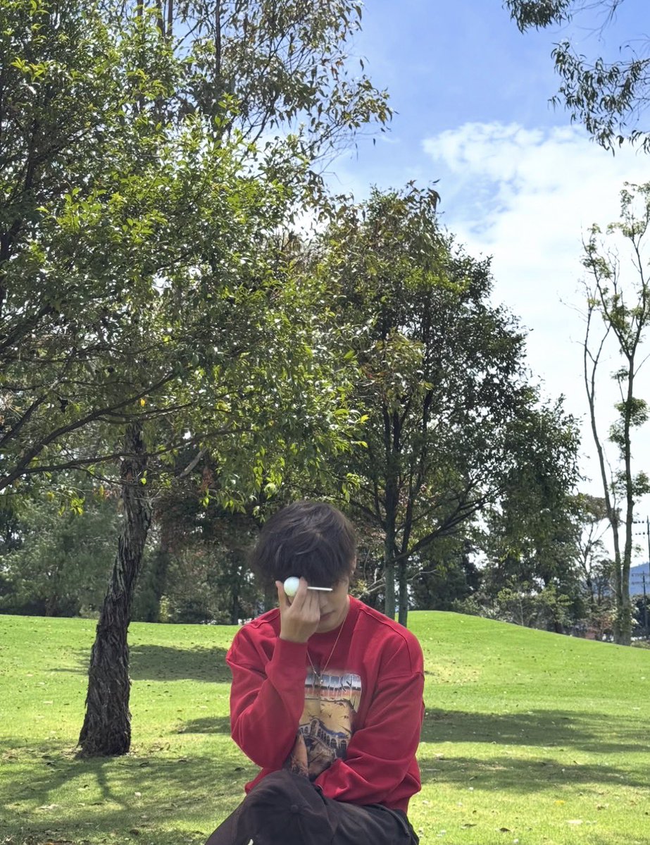 taeguide's tweet photo. [INFO] Taehyung IG post

“Qué buena vibra☀️” https://t.co/QgHAEiVaSS