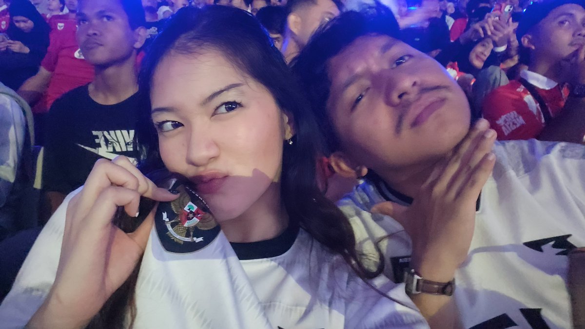 cuntchut's tweet photo. To many more wins and football dates with u <3 https://t.co/ixQaWhIchI