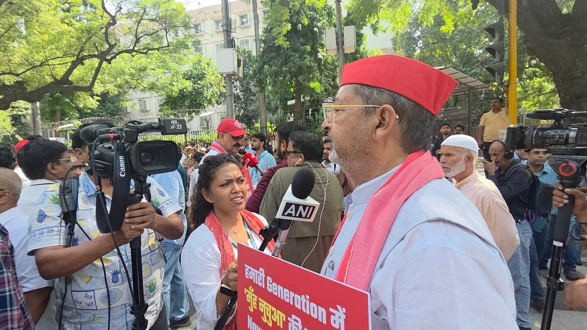 apkavirendra's tweet photo. अपने राष्ट्रीय अध्यक्ष जी के आवाहन पर जनता के वोट चोरी जैसे मुद्दे पर सदन से इलेक्शन कमिशन तक मार्च में शामिल हुए! कल 7 अक्टूबर को चंदौली जनपद में जिलाधिकारी को ज्ञापन देने हेतु 10:30 बजे चंदौली पहुंचूंगा!! https://t.co/K2vzrhUnZE