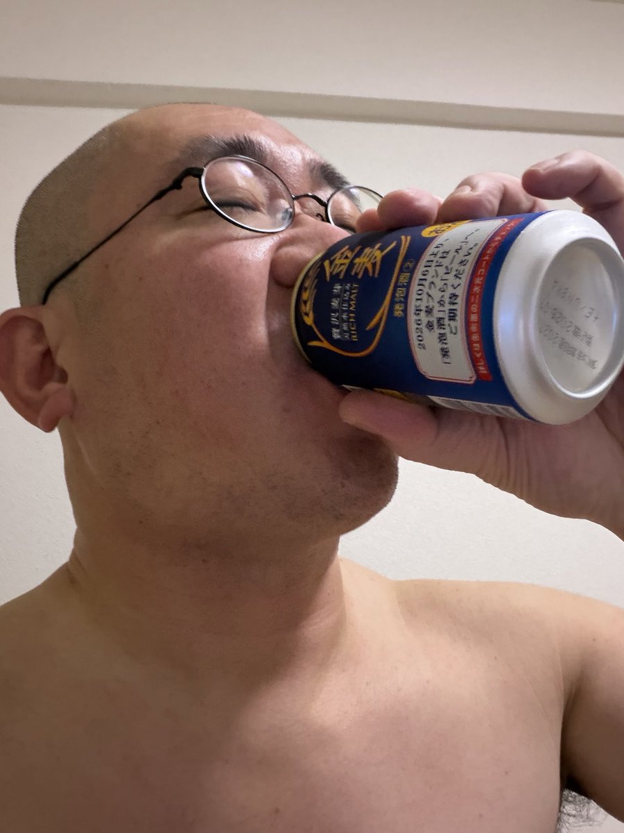 tomkun1728846's tweet photo. 今宵のメニュー
手羽中甘辛揚げ
ハマチの刺身
鯛のカルパッチョ
パスタサラダ
里芋と蒟蒻の甘辛煮

何かまとまりのないメニュー
まー誰に食わせるワケや
ないからええか🧐 https://t.co/p3h8g6iFdC