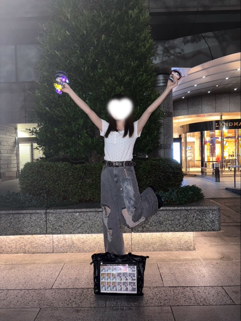 rmd_0115's tweet photo. #ヒプマイ12thライブ
大好きなFFちゃんと連番できて、全ディビジョン初めて生で見れて、超楽Cかった‼️
ありがとうヒプマイ、これからも、13thも世話になるぜ👊🏻🎤 https://t.co/HO9AgB0mVe