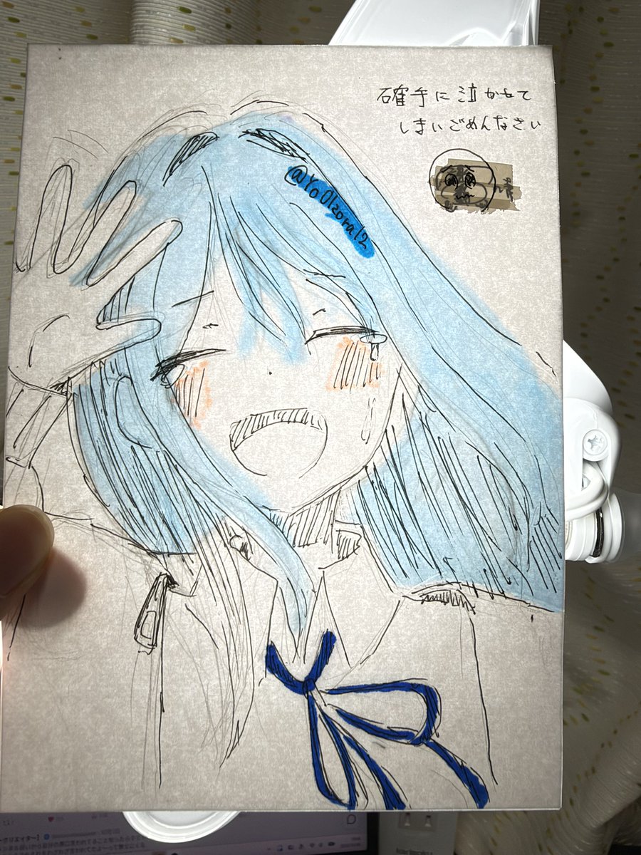 Yo01zora12's tweet photo. 多少の塗りなおしをしました💦
大好きな塗り方で塗ったけど全然うまくいかない…
スランプか
一枚目←普段　　明りにあてると→二枚目
#絵が伸びないから頼むそーた https://t.co/gOvVJjIBPS