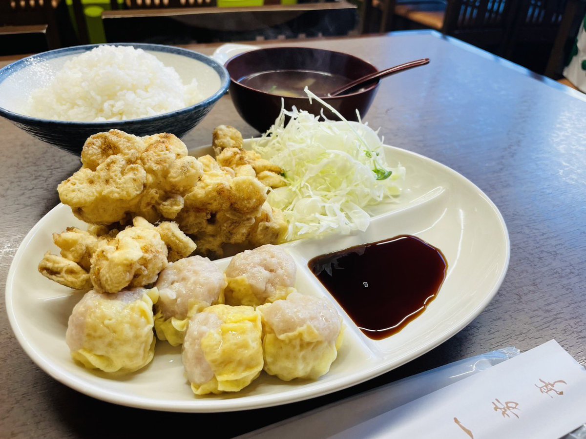 nek000gohan's tweet photo. 久々の一芳亭さんへ🍚
いつも海老天のセットにするけど、豚天も美味しいんやで〜♬ https://t.co/n61tSYeWU0