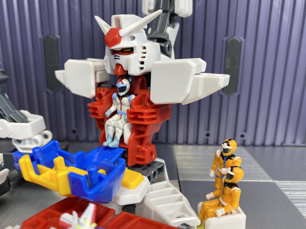 imesuke4's tweet photo. 『ガンダムミキシマイズ・基地モード』

迫り来るジオンのモビルスーツを迎撃せよ‼︎

別売りのマイクロフィギュアで遊ぼう。 https://t.co/9Y2rMcy7FX