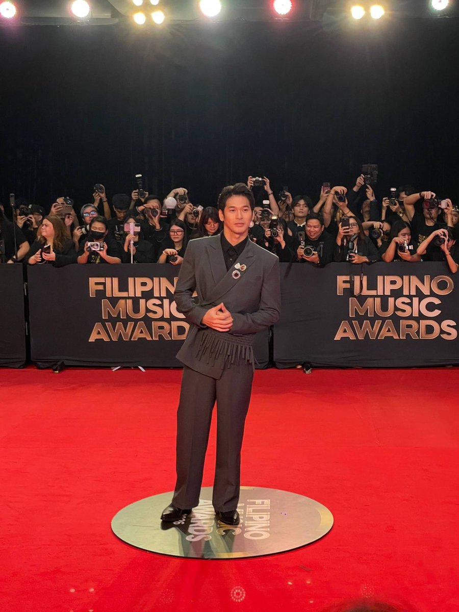 PULPMagazinePH's tweet photo. The carpet just got hotter! Wilbert Ross makes a striking entrance at the Filipino Music Awards 2026.  

#PULPMagazine #WilbertRoss #FilipinoMusicAwards #FMAs https://t.co/Ui76ChmMbx