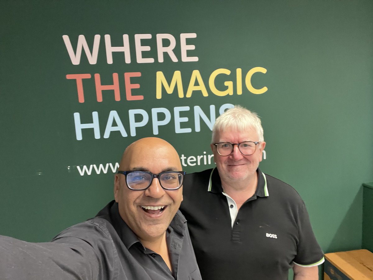 Nirajwriter's tweet photo. Wonderful to catch up with @Reihillp  over breakfast to discuss holidays, family and travel #belfast https://t.co/rWKC9BYz9Z