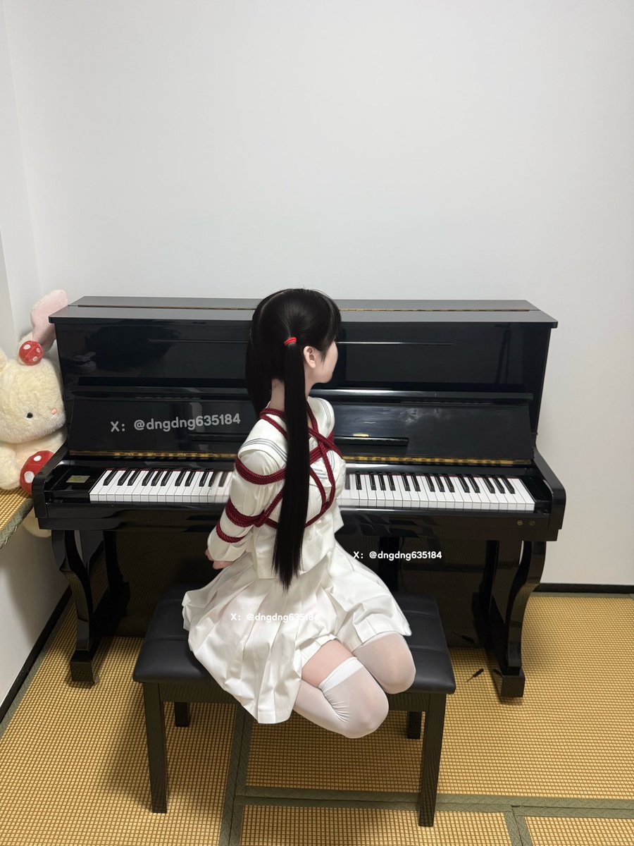 oTvTo888's tweet photo. 老師 今天可不可以不要玩那個遊戲了ᴛ ᴛ https://t.co/B1iWEuD0JE