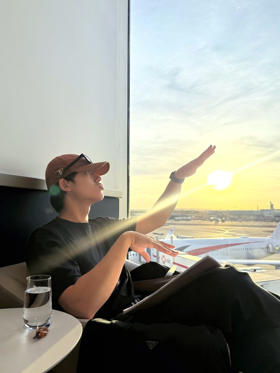 blueskypallette's tweet photo. BOYFRIEND LEE DOHYUN STRIKES AGAIN 💞💞💞

📸ldh_sky https://t.co/tnRyej9Wj8