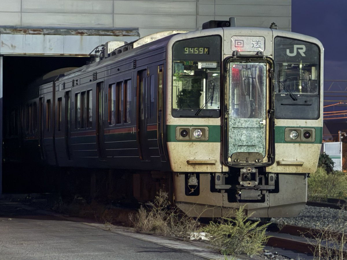 Kairi_Yamagata's tweet photo. 10/6 719系5000番代Y12編成が廃車のため新庄へ。
解体作業自体は明日からでしょうか。

35年お疲れ様でした。 https://t.co/jaZrV9NKHT