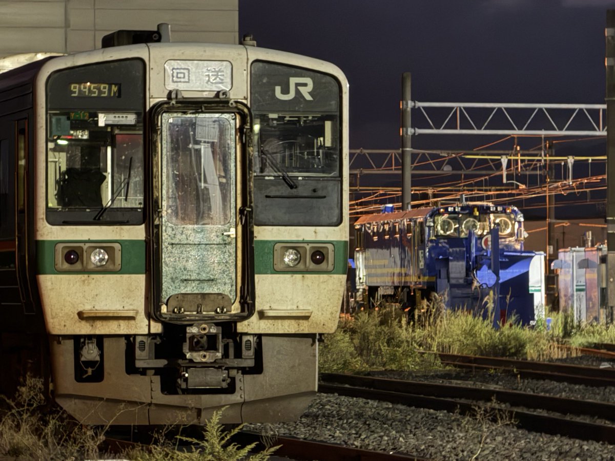 Kairi_Yamagata's tweet photo. 10/6 719系5000番代Y12編成が廃車のため新庄へ。
解体作業自体は明日からでしょうか。

35年お疲れ様でした。 https://t.co/jaZrV9NKHT