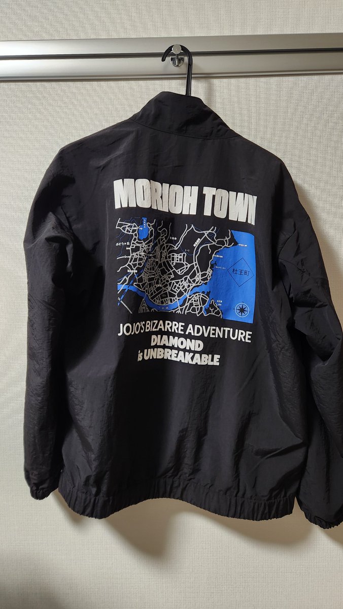 Ohs_K's tweet photo. 仕事帰りに寄ったワークマンに残ってたので、買っちゃった。
アニメ絵やけど、杜王町の地図が良い。
通勤、仕事着で使う。 https://t.co/x75DCuYFnG