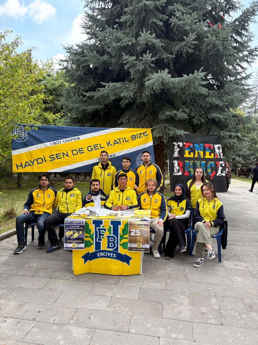UFBErciyes's tweet photo. 1907 ÜNİFEB Erciyes Üniversitesi Örgütlenmesi olarak Güz Dönemi stant çalışmalarımız Mühendislik Fakültesi ve Yabancı Diller Yüksekokulu Ana Bina önünde devam etmektedir. Tüm Fenerbahçeli arkadaşlarımızı bekliyoruz. 

#HaydiSenDeGelKatılBize https://t.co/l2NdEyGAoy