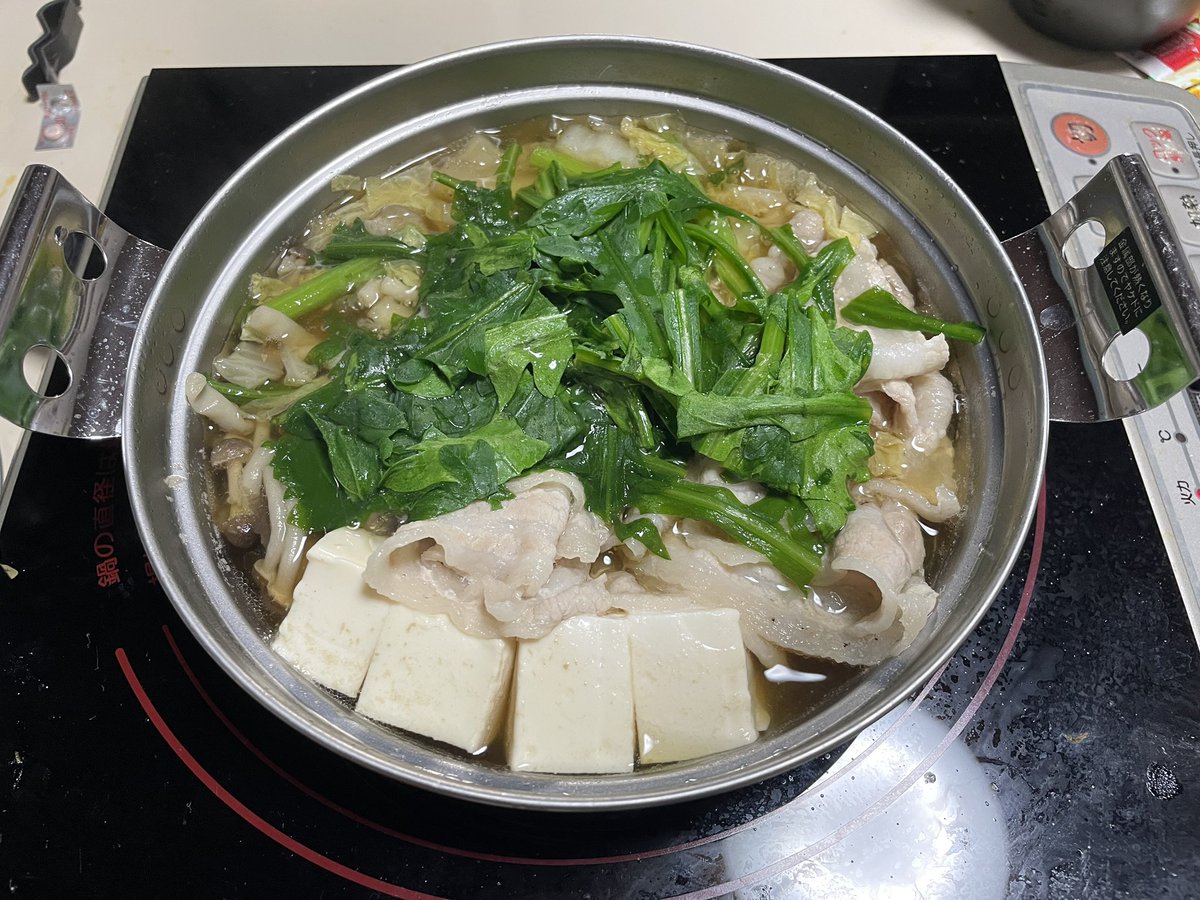 K29092178's tweet photo. 火曜日お疲れ様でした...
夜ごはんは超久しぶりに一人鍋をつくりました..シメは雑炊を😋 https://t.co/yFdIhTFga0